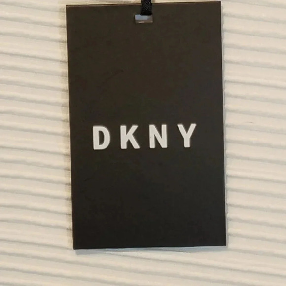 DKNY  Women's White Ribbed Short Sleeve Blouse NWT in Size Medium - Picture 5 of 8